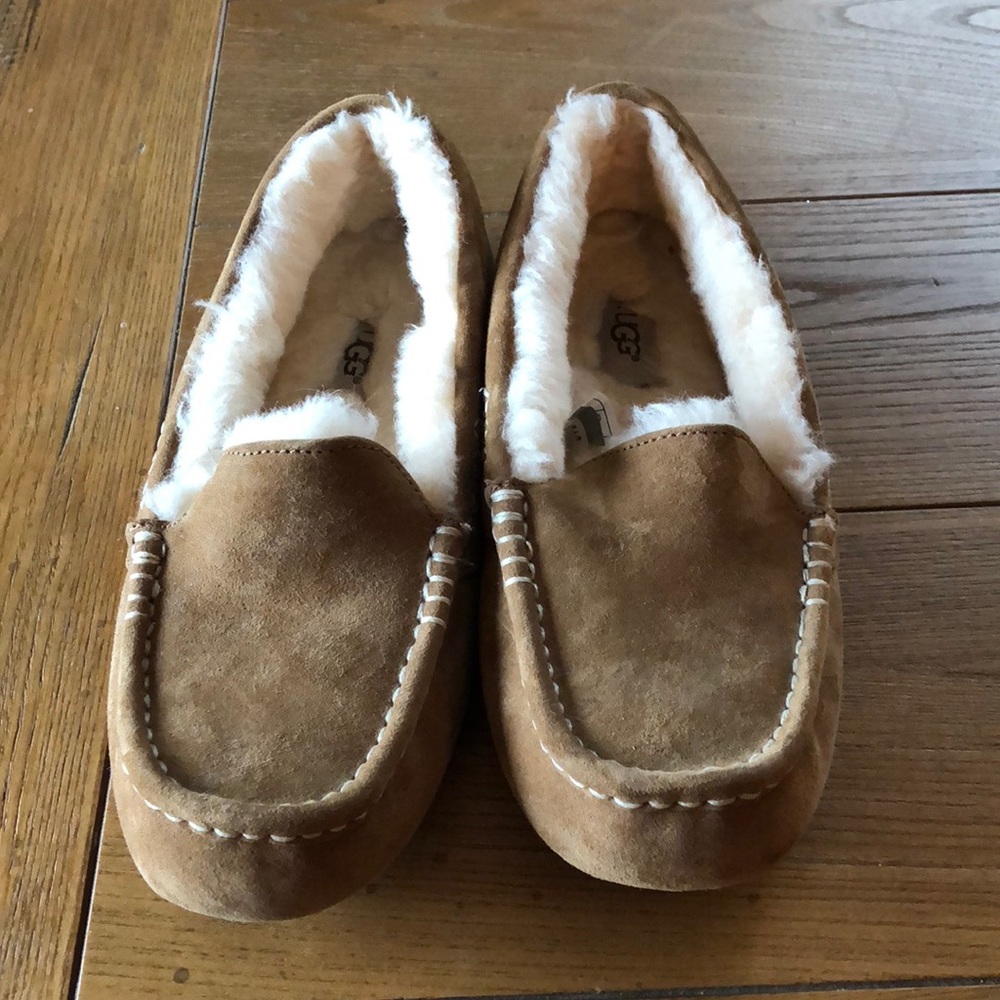 NWOT UGG Australia Ansley Moccasins SZ 8